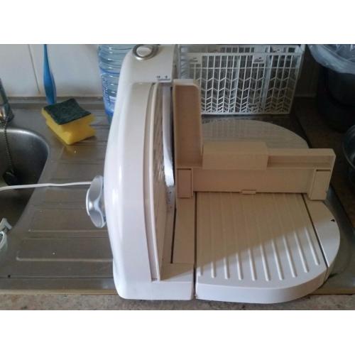 Electric bread and ham slicer