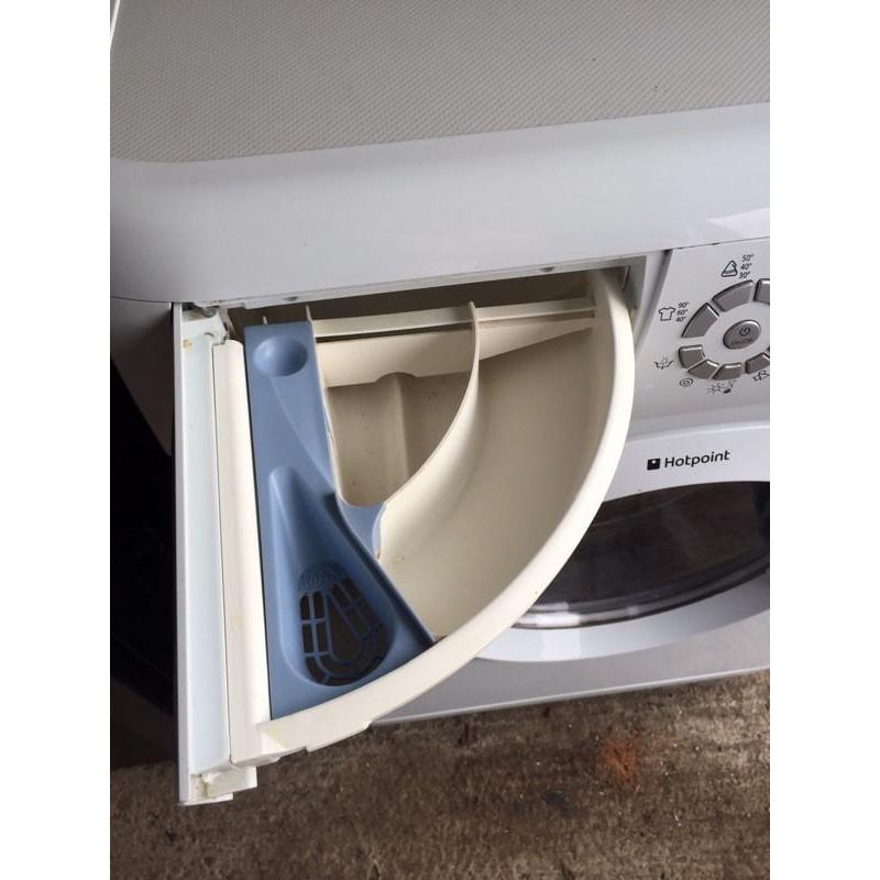 Digital Hotpoint 7kg washer dryer (delivery available)