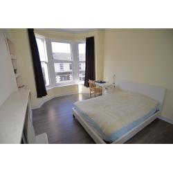 Large room for single male student / professional - Parkhead