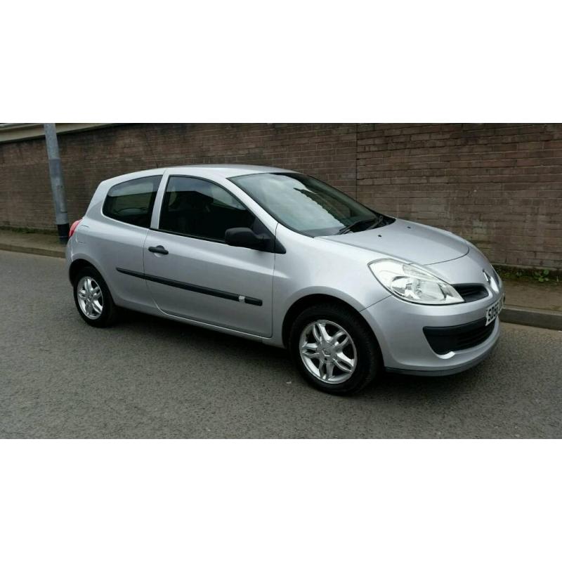 2006 / 56 Renault Clio Extreme. 12 Month MOT. 49,000 miles. Fiesta corsa megane punto astra accent