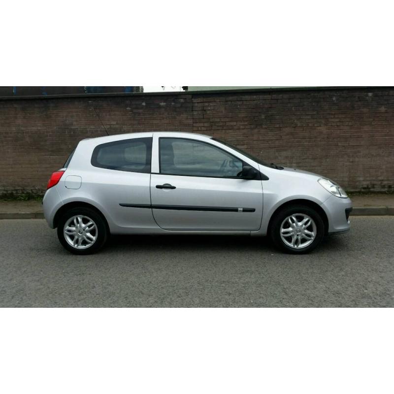 2006 / 56 Renault Clio Extreme. 12 Month MOT. 49,000 miles. Fiesta corsa megane punto astra accent