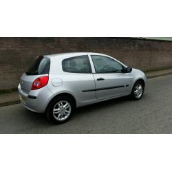 2006 / 56 Renault Clio Extreme. 12 Month MOT. 49,000 miles. Fiesta corsa megane punto astra accent