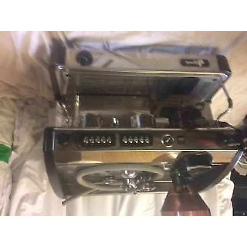 COMMERCIAL COFFEE MACHINE
