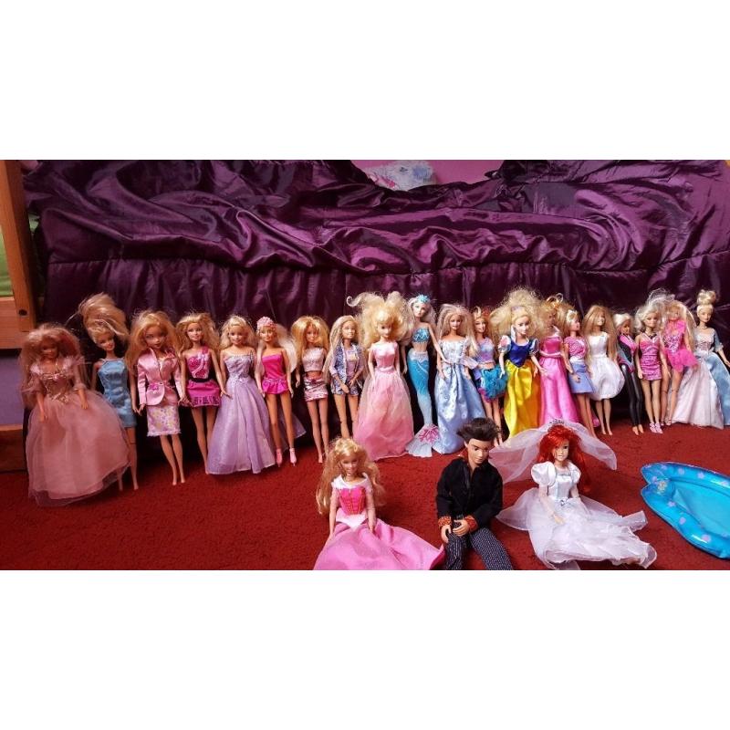 The bundle of barbie dolls