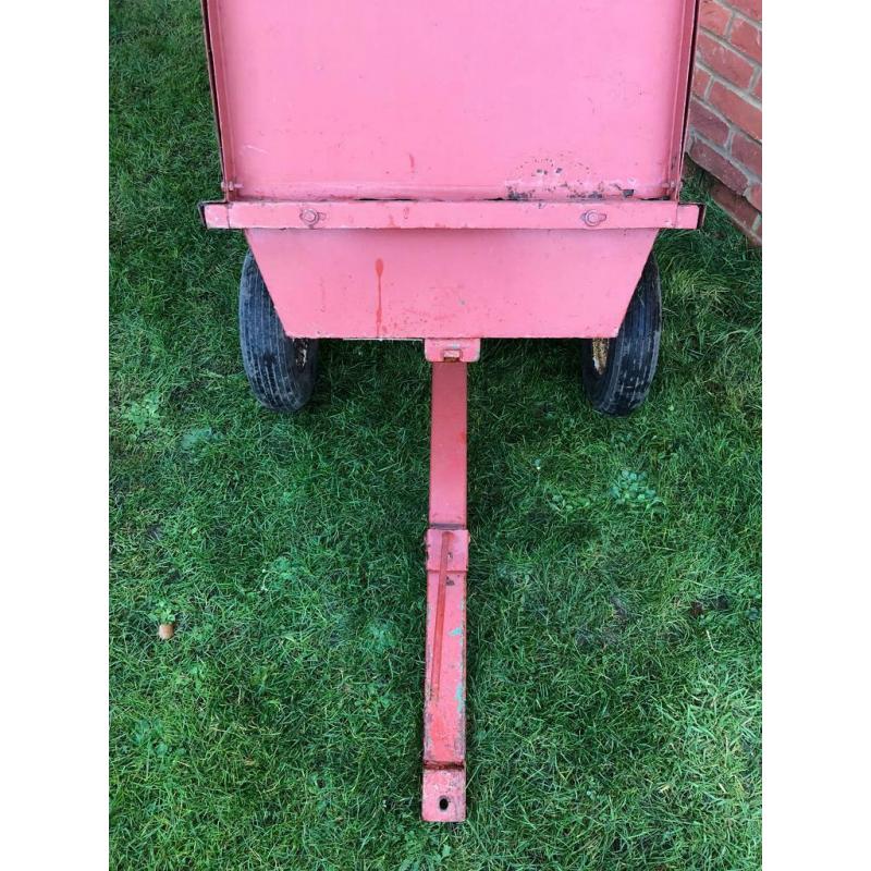 Ride on mower trailer