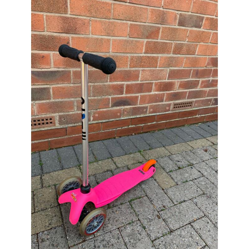 Mini Micro T-Bar 3-wheel scooter in pink