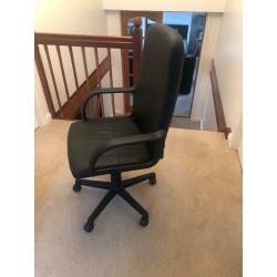 Office swivel chair (black)