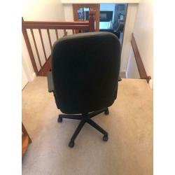 Office swivel chair (black)
