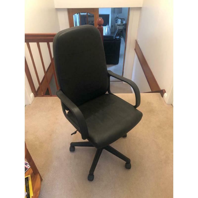 Office swivel chair (black)