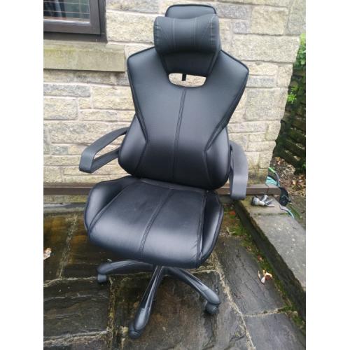 Nitro concepts Gaming Chair with Headrest