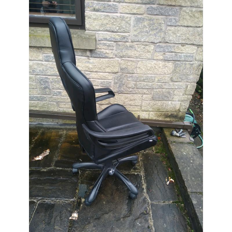 Nitro concepts Gaming Chair with Headrest