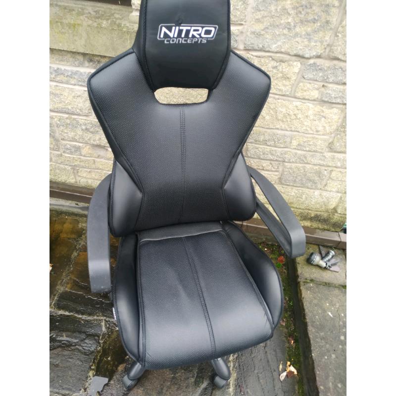 Nitro concepts Gaming Chair with Headrest