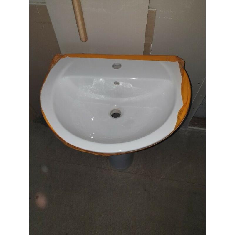 Pedestal basin sink