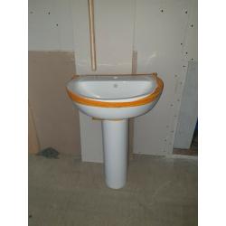Pedestal basin sink