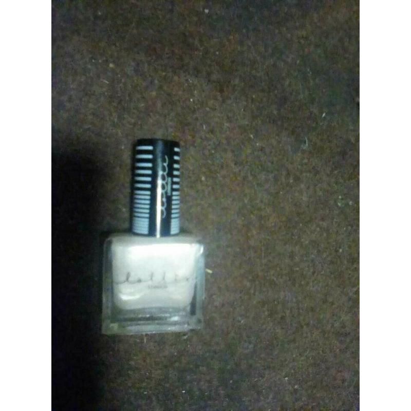 nail varnish