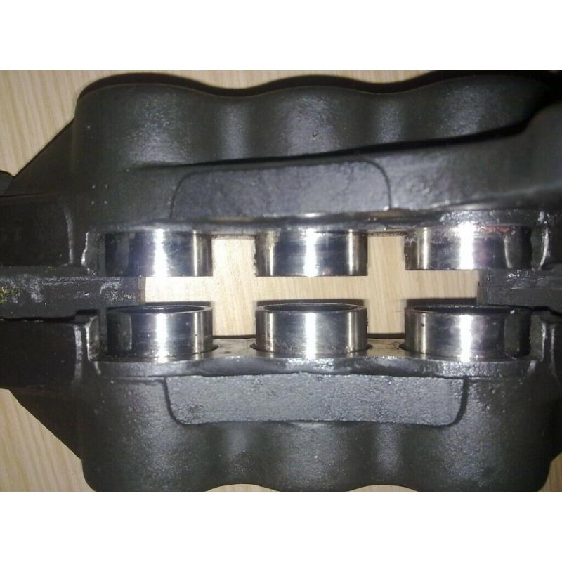 gsxr srad 750 600 pair front tokico L&R calipers 90mm spacing on mount holes