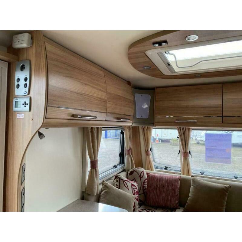 2012 BAILEY RETREAT WILLOW 4 berth Fixed island bed