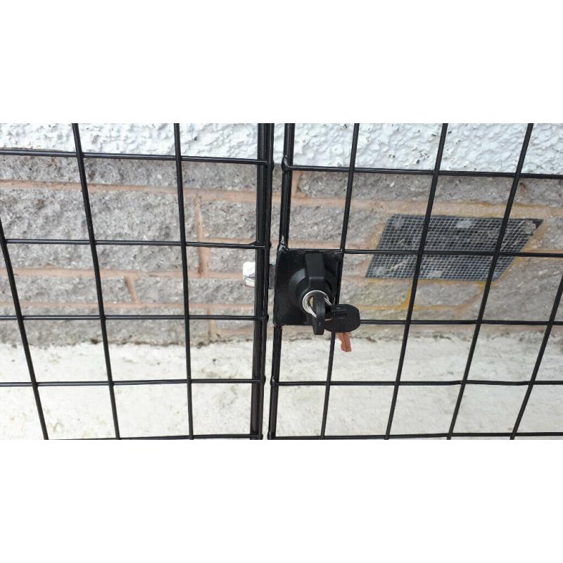 MMG tailgate dog guard - 2014 Skoda Octavia estate car