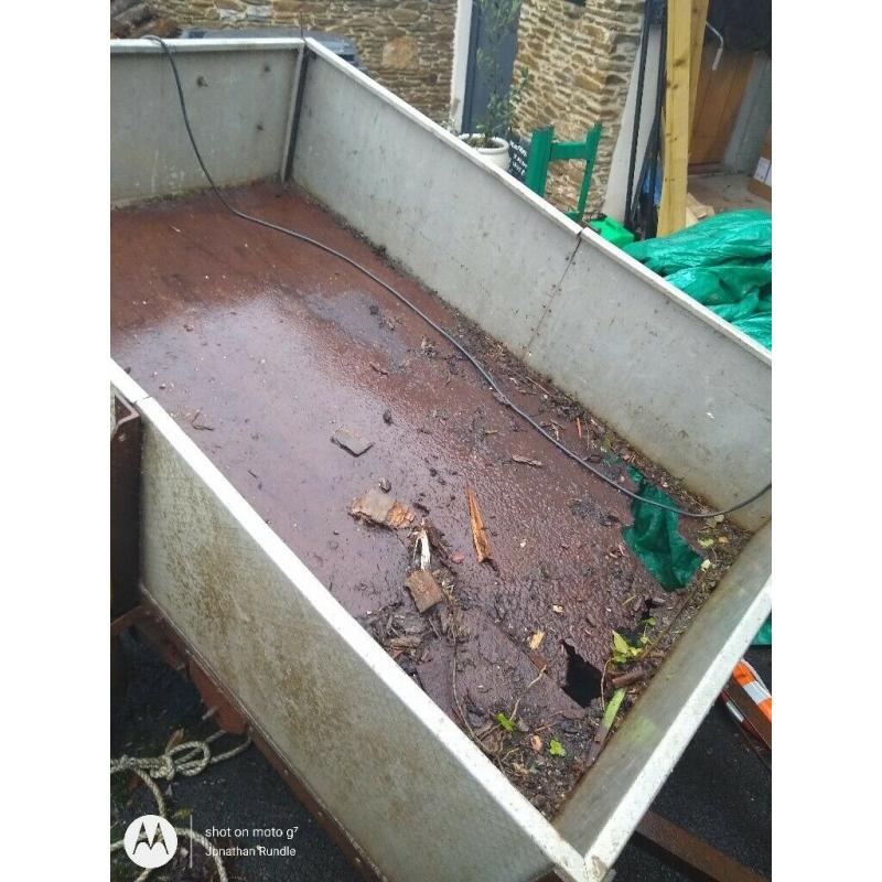 Trailer 6' x 4' . In need of repair.