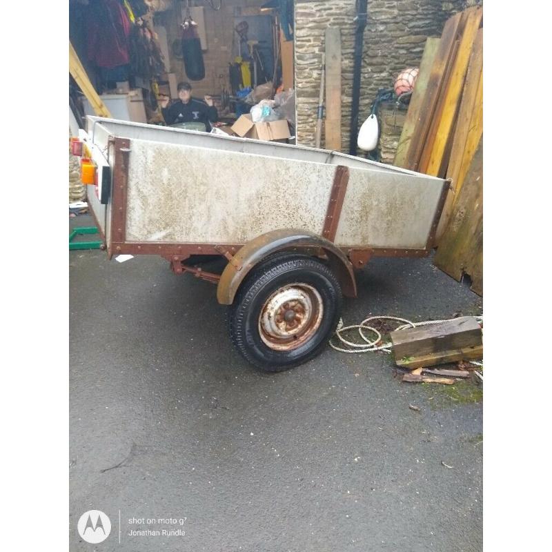 Trailer 6' x 4' . In need of repair.