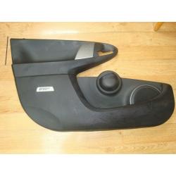 TOYOTA AYGO PASSENGERS SIDE FRONT (NSF) BLACK DOOR CARD/ TRIM PANEL (05-12)