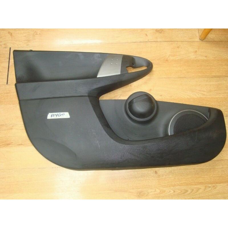 TOYOTA AYGO PASSENGERS SIDE FRONT (NSF) BLACK DOOR CARD/ TRIM PANEL (05-12)