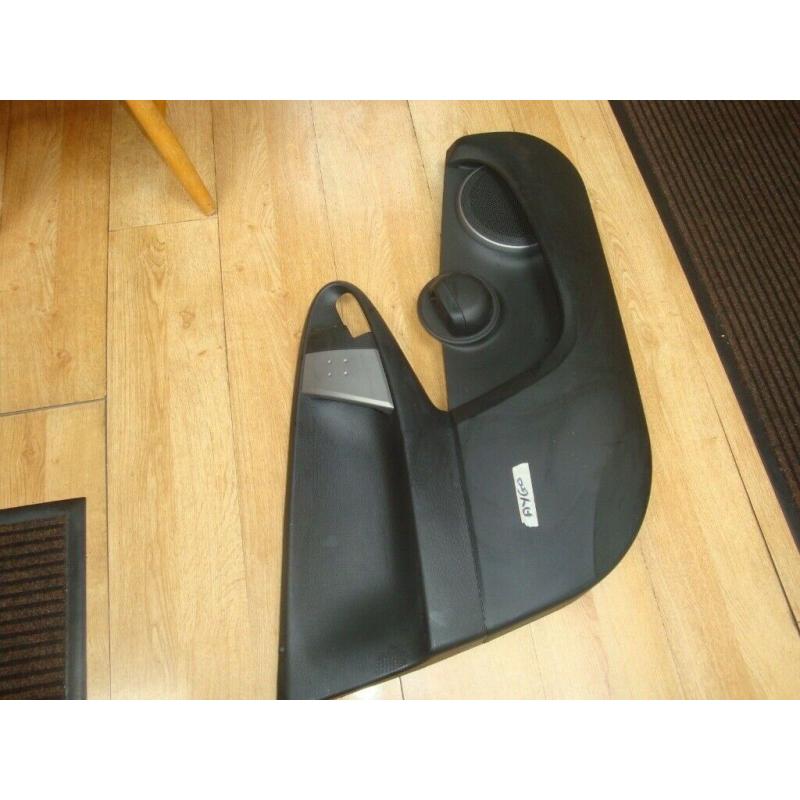 TOYOTA AYGO PASSENGERS SIDE FRONT (NSF) BLACK DOOR CARD/ TRIM PANEL (05-12)