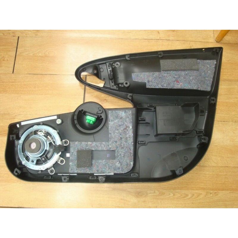 TOYOTA AYGO PASSENGERS SIDE FRONT (NSF) BLACK DOOR CARD/ TRIM PANEL (05-12)
