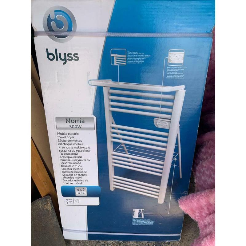 Electric towel dryer