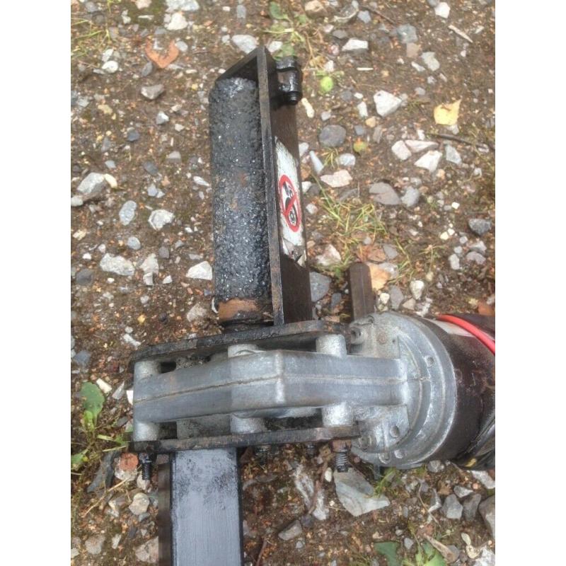 Caravan motor mover - carver