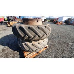 Pair of tractor stock dual wheels 16.9 x 14 x28 inc clamps