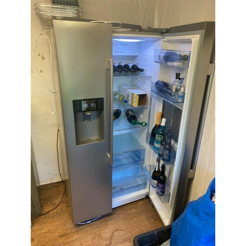 CDM American Style Fridge Freezer with Water/Ice dispenser