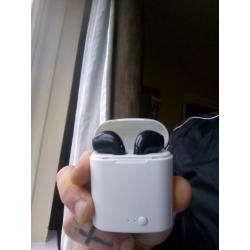 Wireless ear head phones