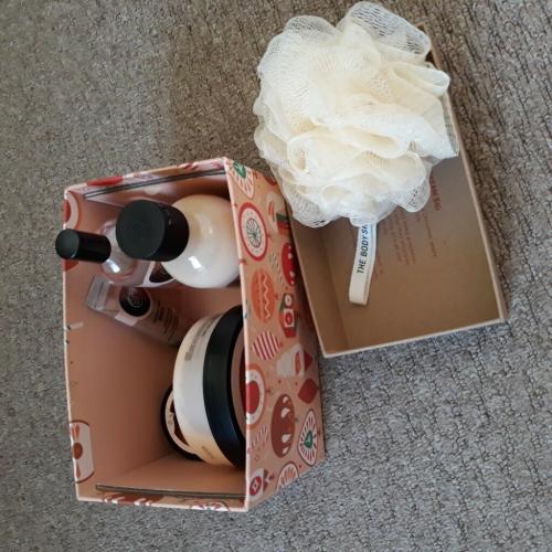 Brand new toiletrie sets - individually priced