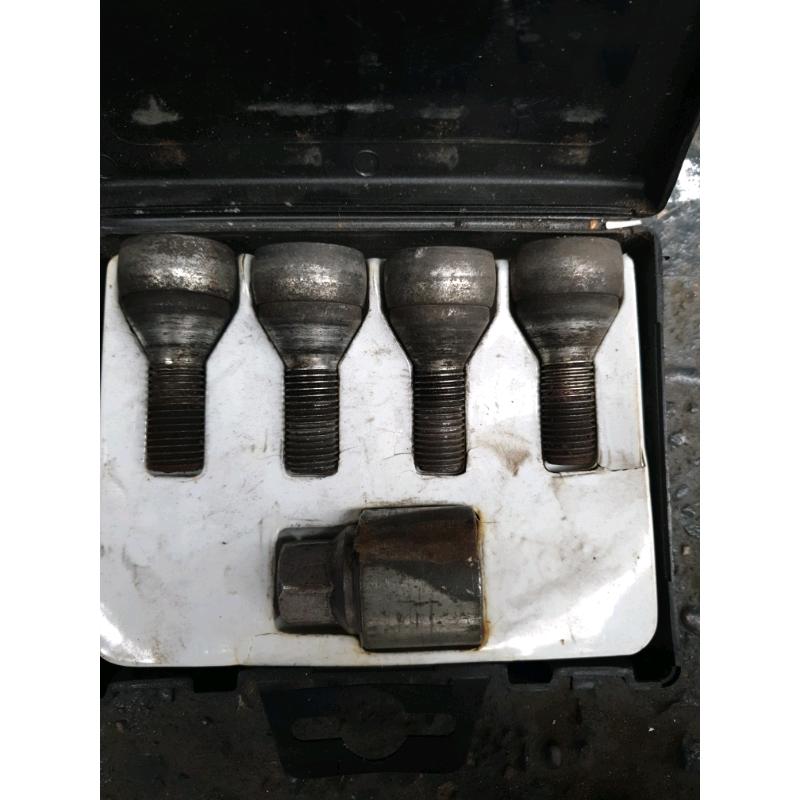 Vectra c locking wheel stud set