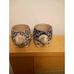 Pair of elephant mugs