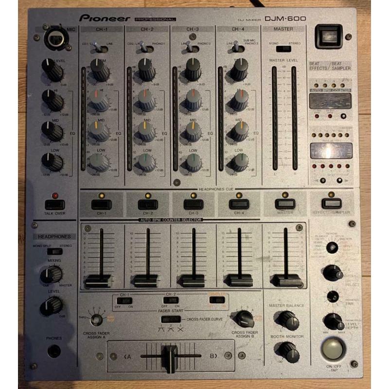 Pioneer DJM 600 DJM-600 DJM600 Silver 4 channel professional DJ mixer mixing deck