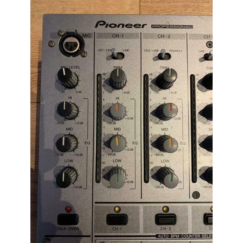 Pioneer DJM 600 DJM-600 DJM600 Silver 4 channel professional DJ mixer mixing deck