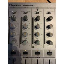 Pioneer DJM 600 DJM-600 DJM600 Silver 4 channel professional DJ mixer mixing deck