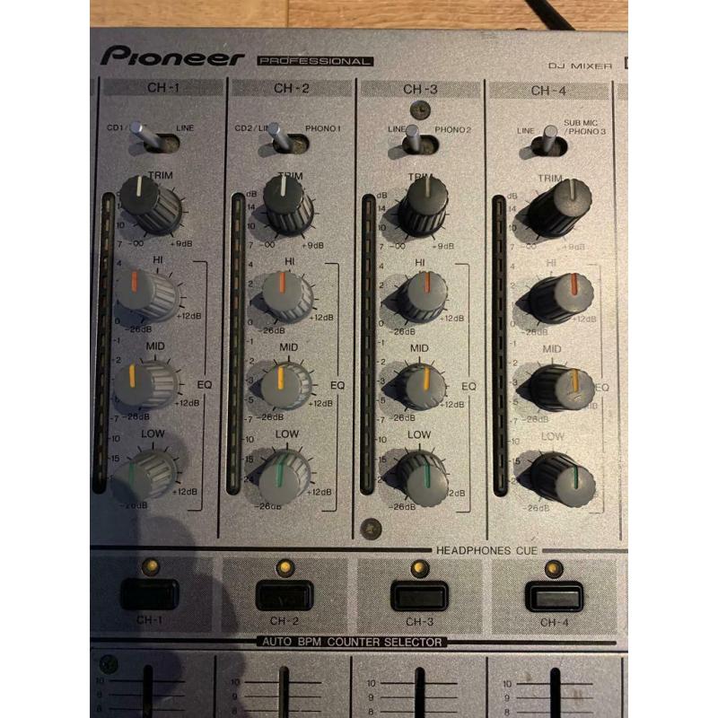 Pioneer DJM 600 DJM-600 DJM600 Silver 4 channel professional DJ mixer mixing deck