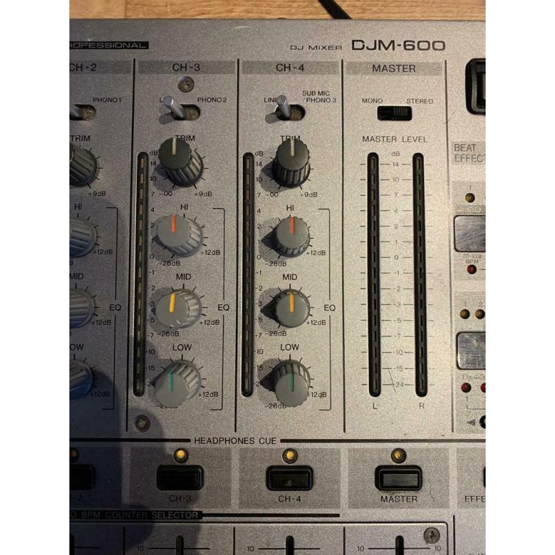Pioneer DJM 600 DJM-600 DJM600 Silver 4 channel professional DJ mixer mixing deck