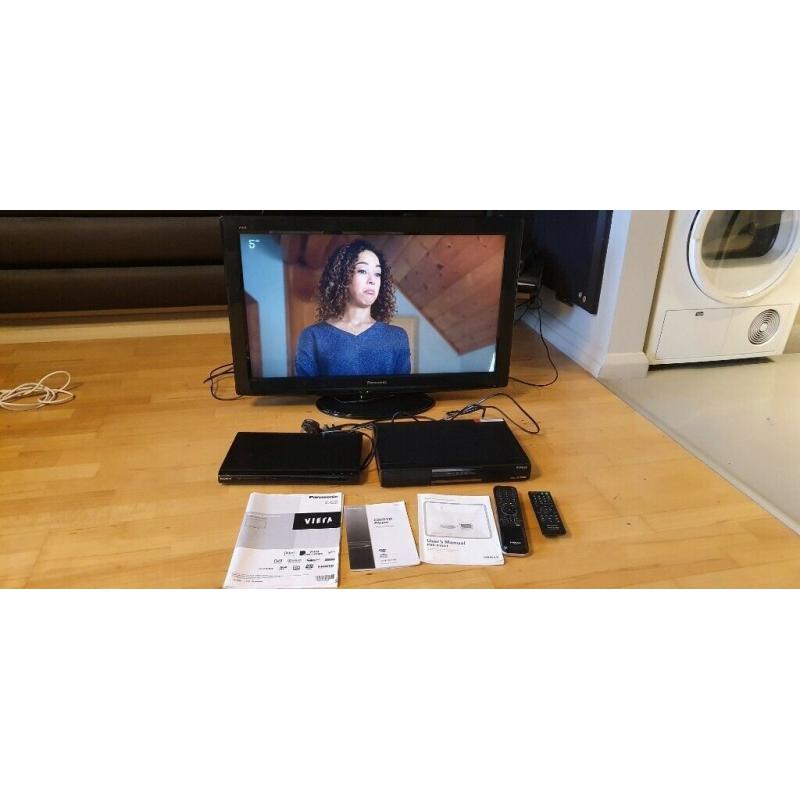 SPARES OR REPAIRS PANASONIC 32 INCH LCD ( NOT SMART ) + WORKING DVD AND HUMAX RECORDER