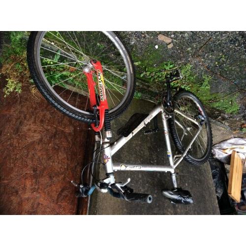 Men's Raleigh style Bicycle mountain bike