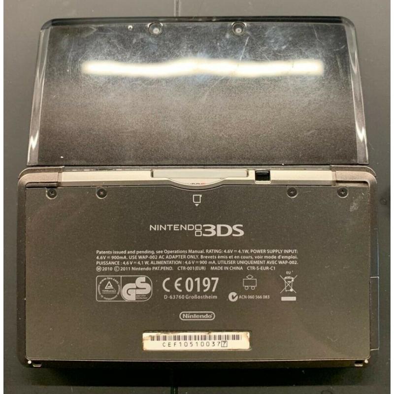 Nintendo 3DS, good condition comes with ac adapter and 2 GB SD card.
