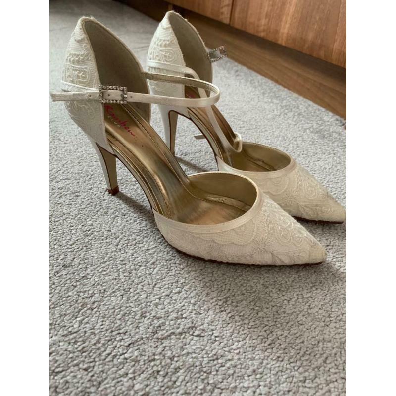 Bride wedding shoes