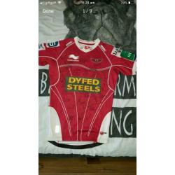 Sports gear sighned
