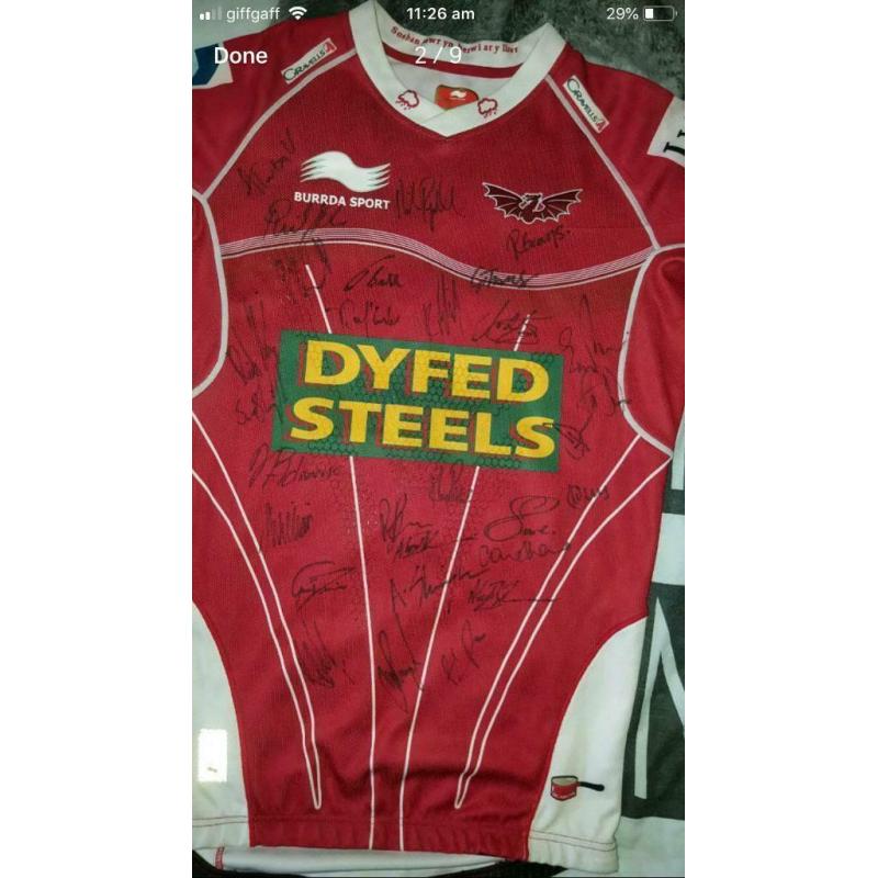 Sports gear sighned