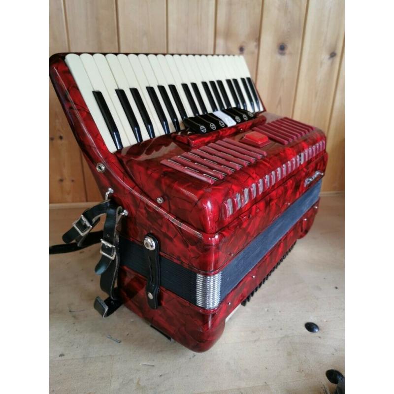 Baile, 3 Voice, 80 Bass, Piano Accordion. Online Lessons Available.