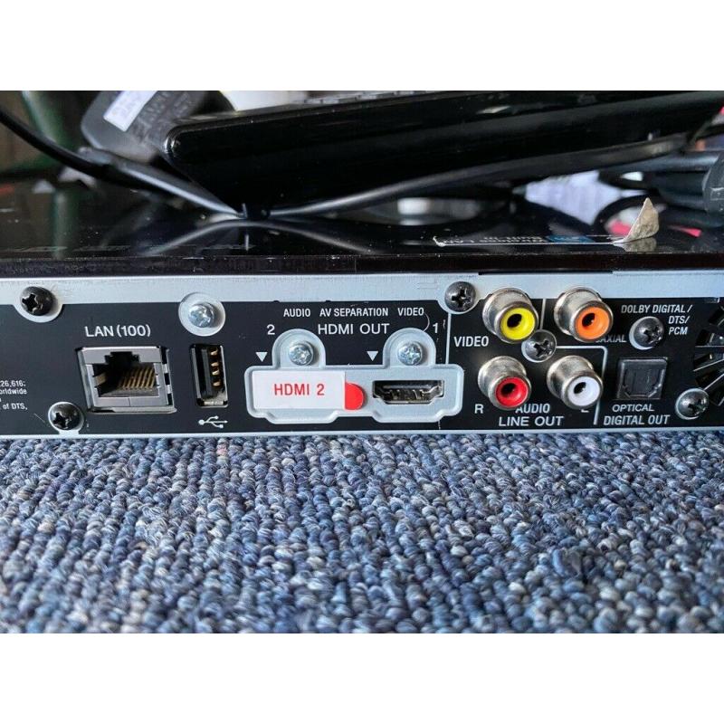 Sony 3D Bluray player BDP S790 plus 4 Bluray discs