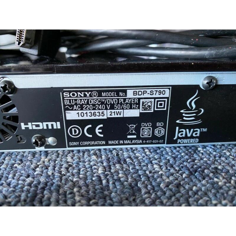 Sony 3D Bluray player BDP S790 plus 4 Bluray discs